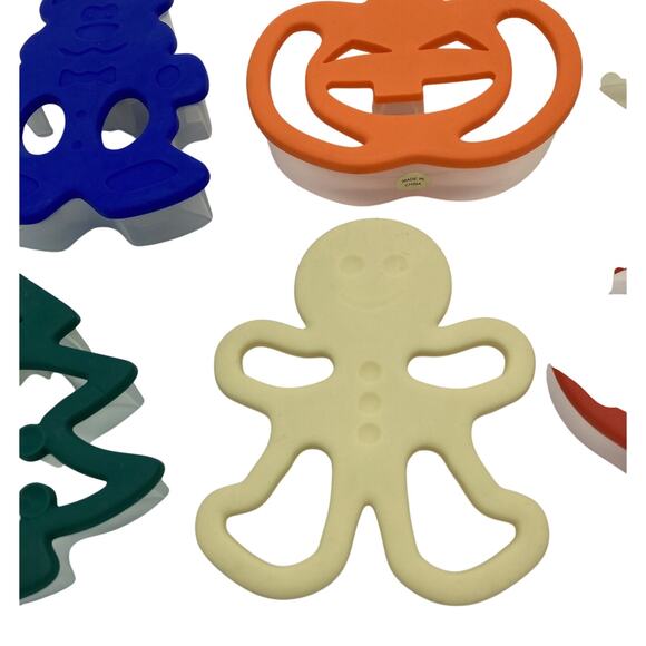 Lot of 6 Special Occasion Holiday Cookie Cutters Plastic with Rubber Top EUC - Picture 4 of 10